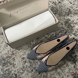 *****SOLD****NEW Rothy’s Sapphire Floral